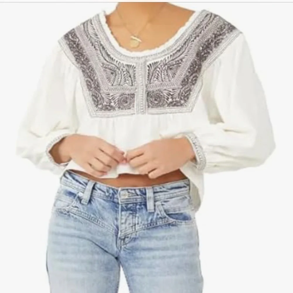 Free People IGGIE Embroidered Crop Top in Ivory/Black Bean Combo sz XS NWT - Picture 5 of 7